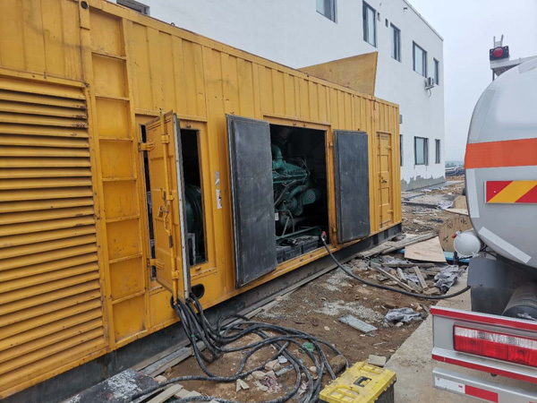 威信如何在发电机出租合同中约定设备的维修和保养责任?