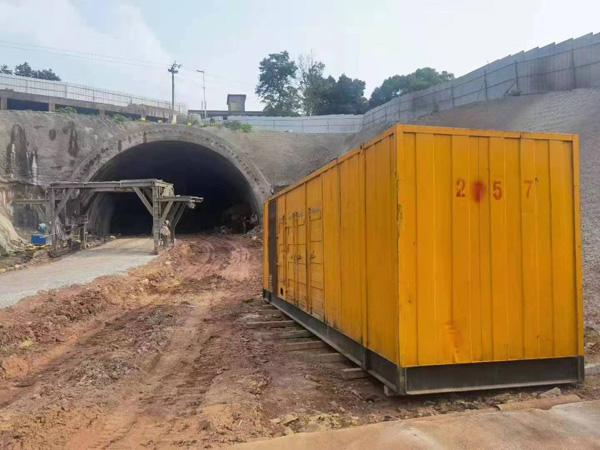 威信发电机出租自启装置的工作原理是什么？