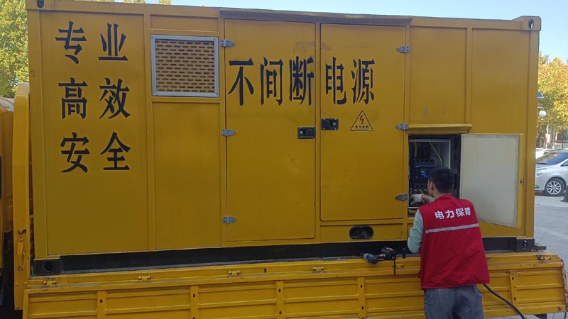 威信柴油发电机组和UPS电源配合使用时，如何避免切换过程中的电力中断？